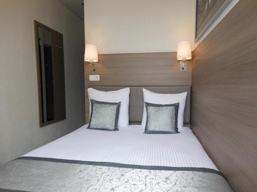 Small Double or Twin Room image 7
