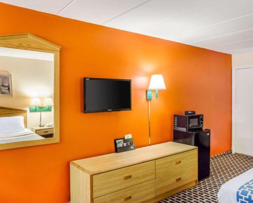 Econo Lodge Franklin - image 6