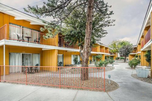 Econo Lodge Near Reno-Sparks Convention Center - Accommodation - Reno