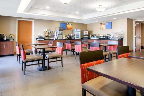 ห้องอาหาร, คอมฟอร์ต อินน์ แอนด์ สวีท นอร์แมน ใกล้มหาวิทยาลัย (Comfort Inn & Suites Norman near University) in นอร์แมน (OK)