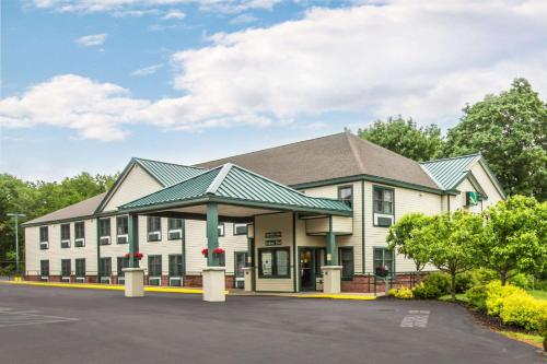 Econo Lodge Glens Falls / Lake George