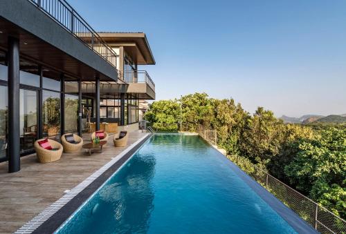 SaffronStays Falcon Hill, Lonavala - luxury villa with infinity pool near Lion's Point