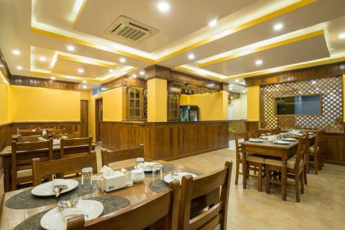 Ресторант, Hotel Lake Shore in Покхара