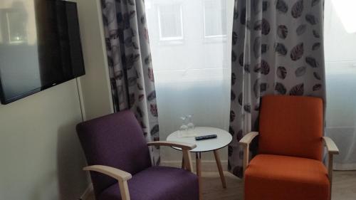 Corner Hotell - image 3