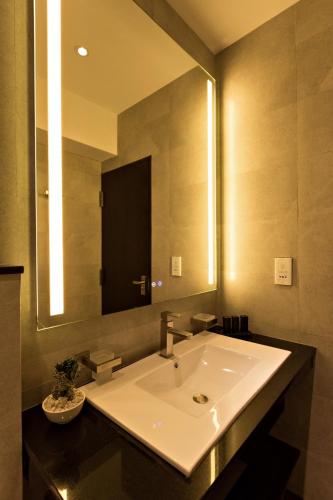 Superior King Room image 2