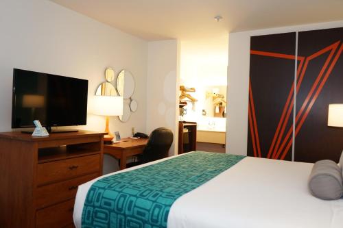 ฮาวเวิร์ด จอห์นสัน บาย วินด์แฮม แซลินาส (Howard Johnson by Wyndham Salinas) in ซาลินาส (CA)