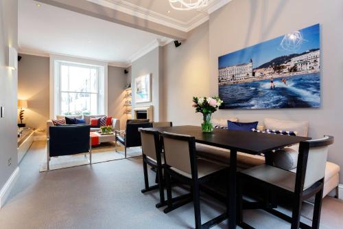 Veeve - Chelsea Square Serenity