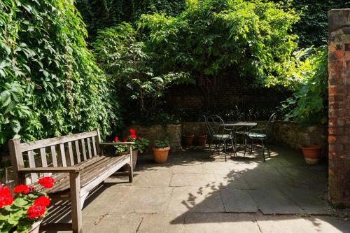 Veeve - Sloane Square Hideaway - image 11
