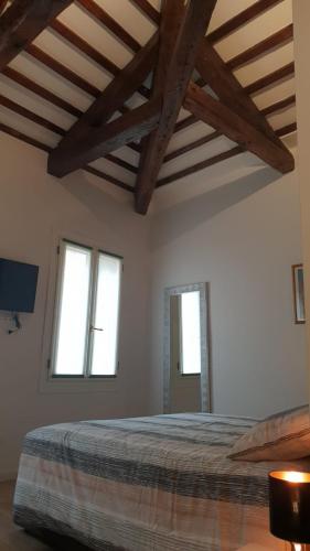 SNC1018 MODERN BOUTIQUE APARTMENT - image 2