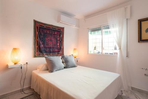 AMBB-Private patio-Steps away From old town