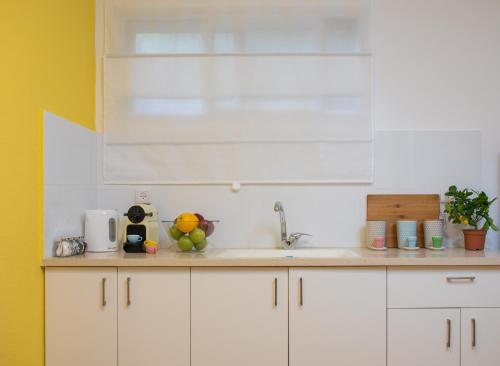 Colorful Apartment Near the Beach - image 8