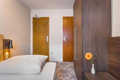 Signature Hotel Astoria - image 6