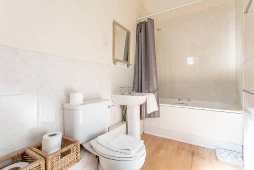 ALTIDO Retro Castle Retreat 2Bed (sleep 6)