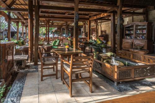 Restaurant, Hotel Pondok Sari Beach & SPA Resort in Pemuteran