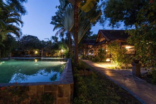 Garden, Hotel Pondok Sari Beach & SPA Resort in Pemuteran