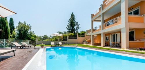  Mpastouni Villa Sleeps 12 Pool Air Con WiFi in Kastanéa