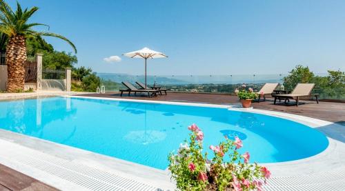  Mpastouni Villa Sleeps 12 Pool Air Con WiFi in Kastanéa