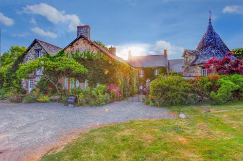 Sainte-Anne-sur-Vilaine Chateau Sleeps 16 WiFi gîte à louer Langon