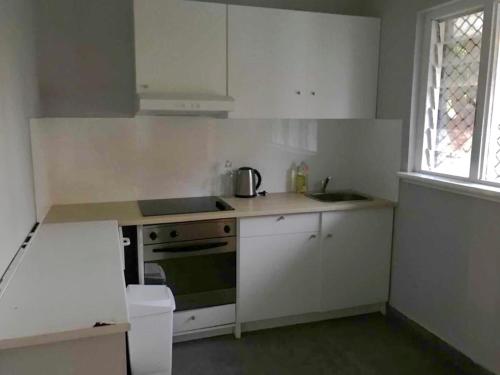 Konyha, Maddington House Unit C in Maddington