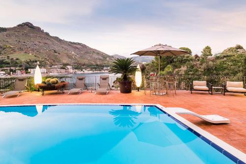  Mazzaro Villa Sleeps 11 Pool Air Con WiFi, Pension in Mazzeo