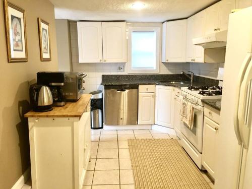~*Pet Friendly 30min to Downtown*~ THE BOSTONIAN in Boston, USA