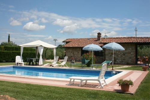  I Bertoni Villa Sleeps 8 Pool WiFi, Pension in I Pieracci