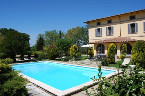  Porto Villa Sleeps 16 Pool WiFi, Pension in Dolciano