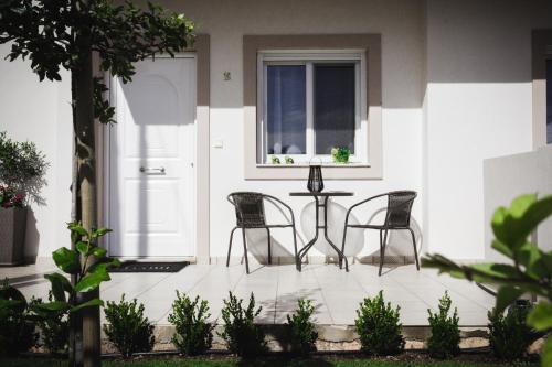 MiLo Luxury House - 10min drive from Beach and ATH Airport! Free Airport pick up