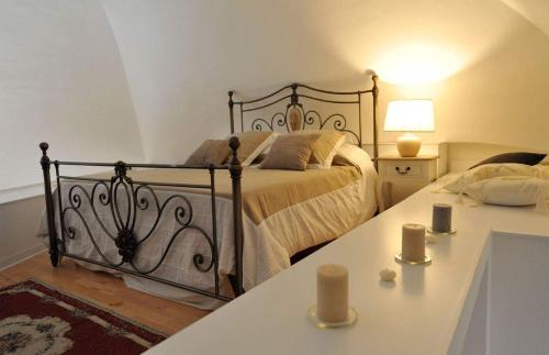 1 queen bed, 1 sofa bed