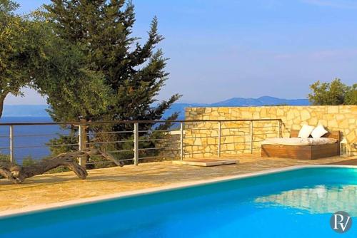  Loggos (Paxos) Villa Sleeps 8 Pool Air Con in Oziás