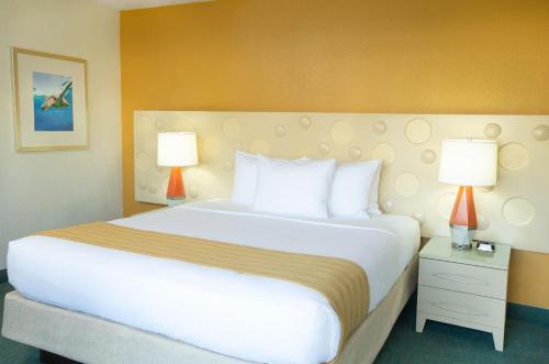 Coconut Waikiki Hotel - image 4