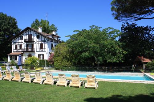 Soustons Villa Sleeps 16 Pool Air Con Wifi