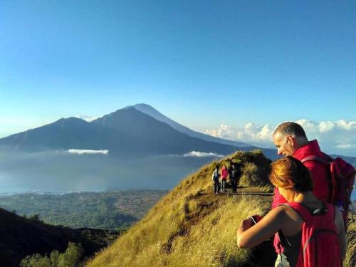 Batur Volcano Guesthouse Set in a prime location of Bali, Batur Volcano Guesthouse puts everything the city has to offer just outside your doorstep. The property offers a high standard of service and amenities to suit the ind