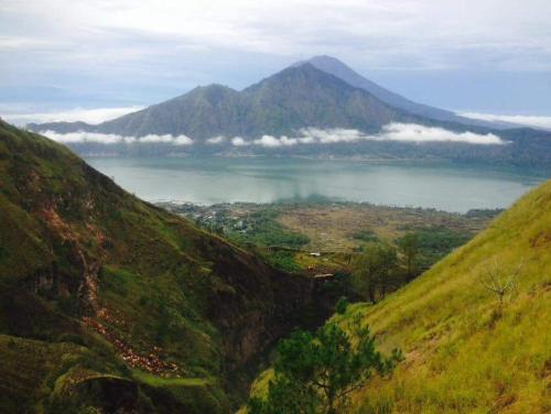 Batur Volcano Guesthouse Set in a prime location of Bali, Batur Volcano Guesthouse puts everything the city has to offer just outside your doorstep. The property offers a high standard of service and amenities to suit the ind