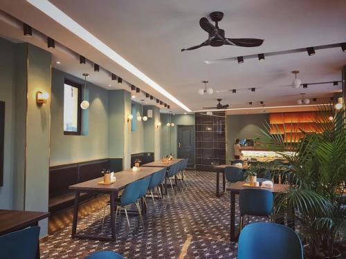 Restauracja, Moon and Chalice in Kunming