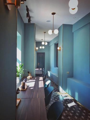 Restaurant, Moon and Chalice in Kunming