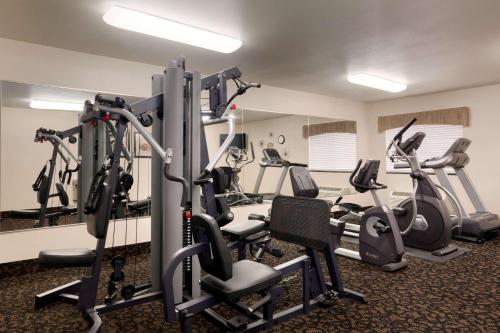 Baymont by Wyndham Glendive - image 9