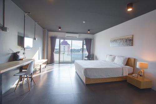 room detail thumbnail 0