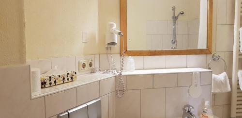 Hotel am Untreusee Hotel am Untreusee is a popular choice amongst travelers in Hof, whether exploring or just passing through. The property has everything you need for a comfortable stay. Service-minded staff will welco