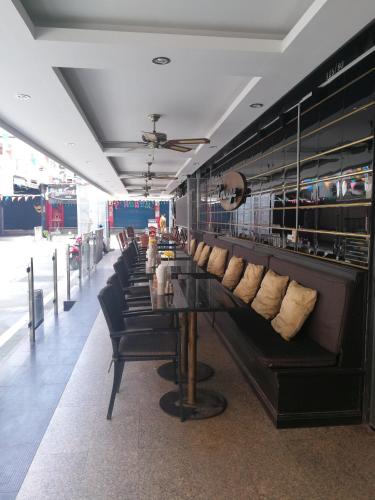 Highly-rated bar