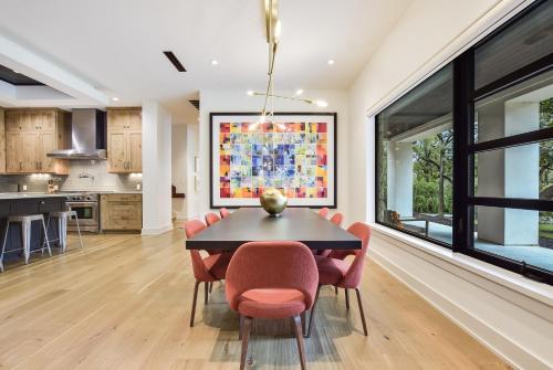 The Arrive Oakwood House - image 3