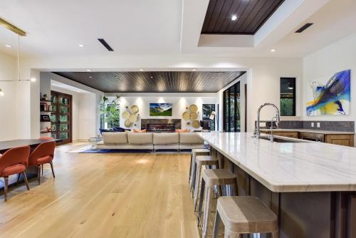 The Arrive Oakwood House - image 6