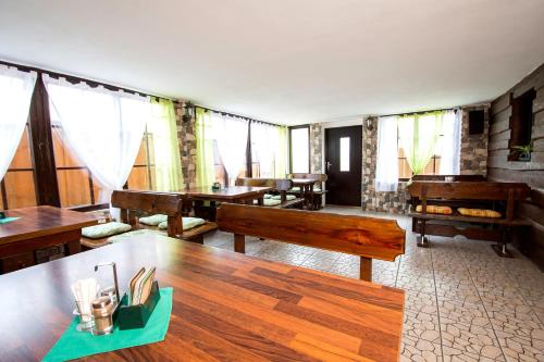 Restaurant, Rodinny hotel Myslivna in Trebon City Center