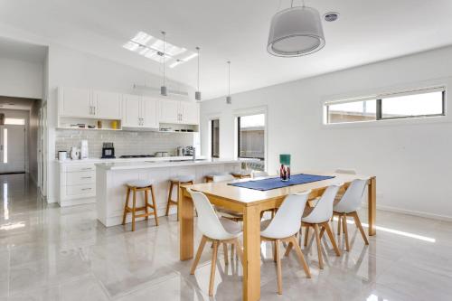 Diamond Bay Beach House: brand new