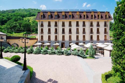 Elegant Hotel & Resort - image 6