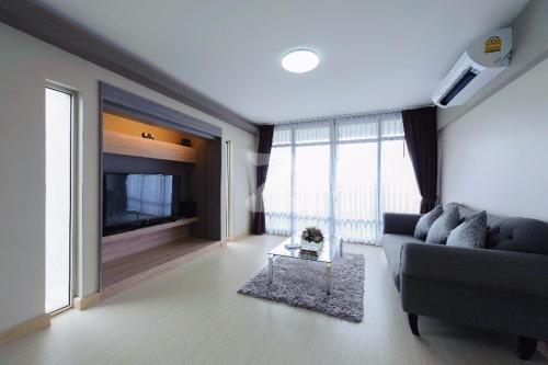 21C Riviera Up Condominium