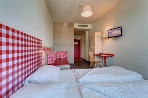 MEININGER Hotel Salzburg City Center - image 4