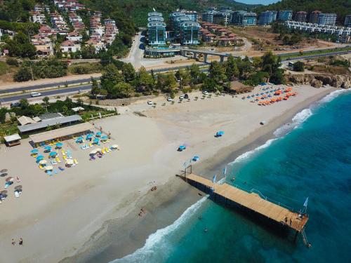  Konak Seaside Resort 2+1 Luxury Apartments in Mahmutlar