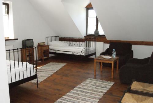 2 twin beds
