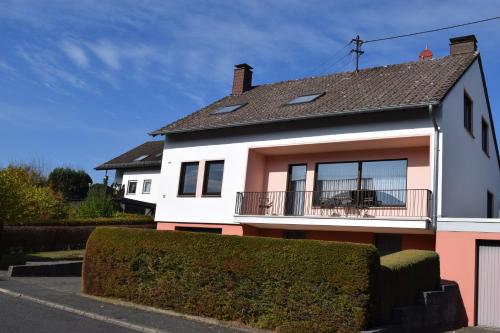 Gästehaus Sylvia - Apartment - Kelberg